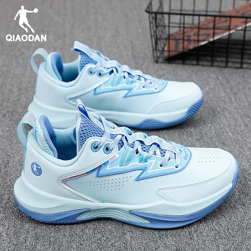 ハイカットスニーカー 人気 バスケットボール 部活 スポーツ グリップ力 安定感 クッション性 耐久性 疲れにくい かっこいい 通気性