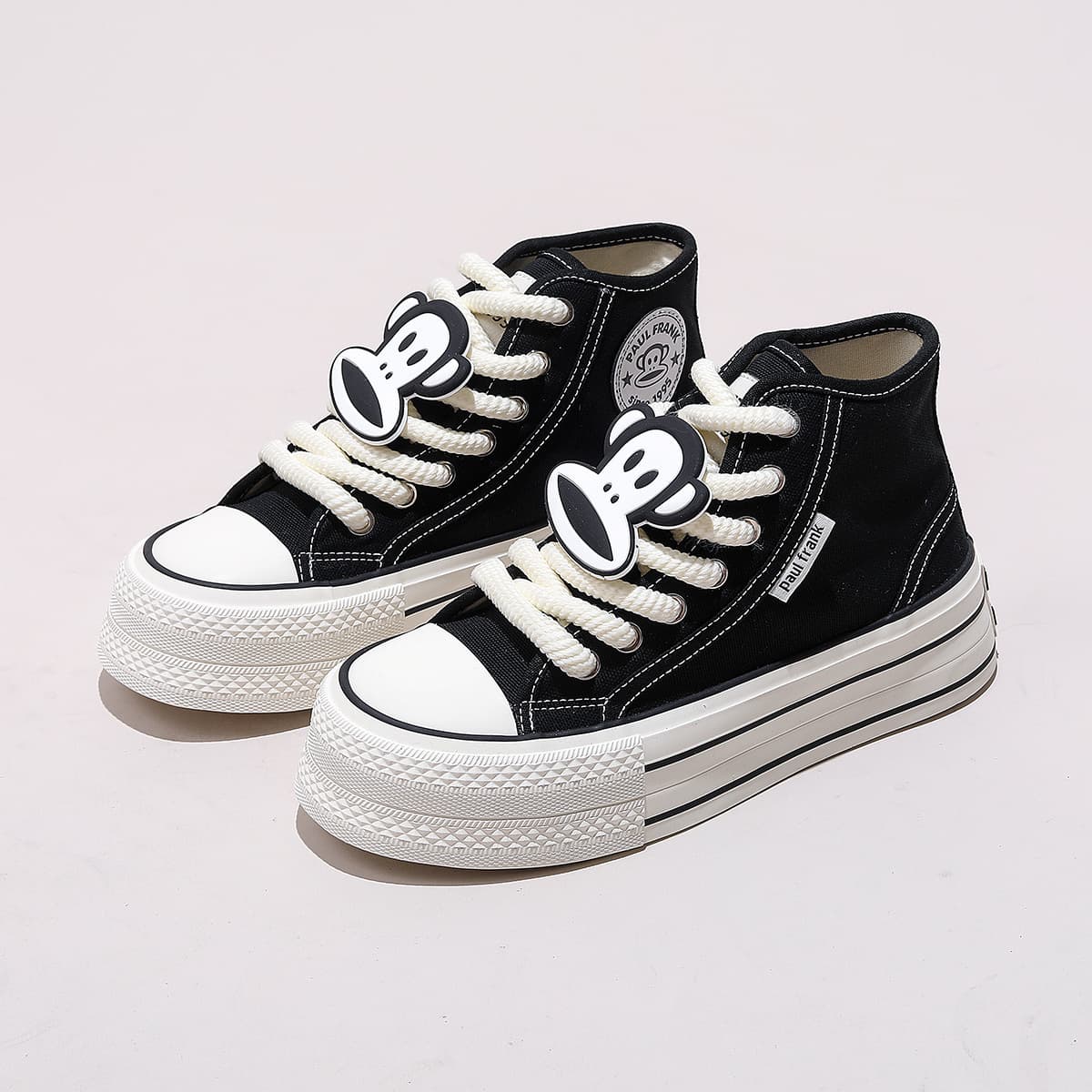 ハイカットスニーカー シンプル カジュアル 可愛い かわいい 目立つ 遊び心 デイリーコーデ デイリーユース 履きやすい 歩きやすい