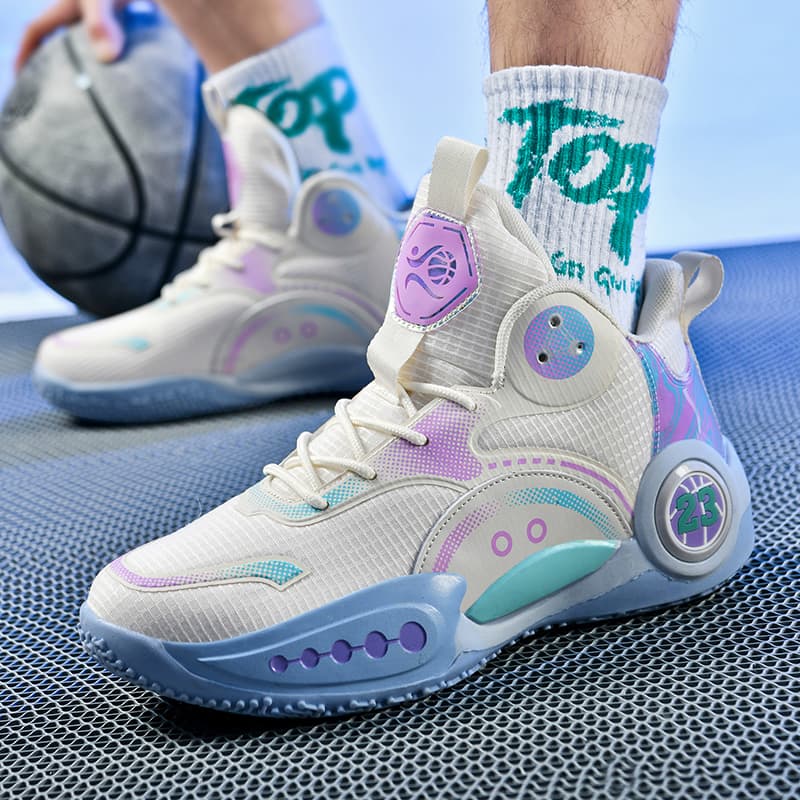 ハイカットスニーカー かっこいい 履きやすい スポーツ カジュアル 通気性 クッション 衝撃吸収 グリップ力 部活 目立つ 疲れにくい