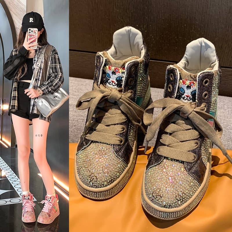 ハイカットスニーカー カジュアル ガーリーコーデ クッション性 痛くならない 歩きやすい クッション 安定感 可愛い 目立つ 遊び心