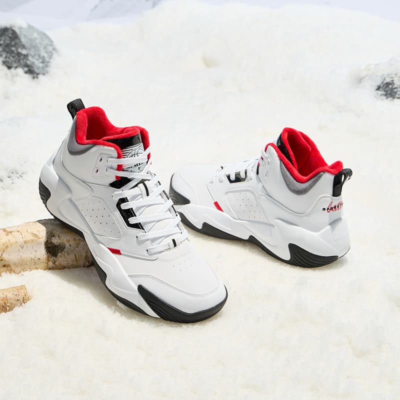 ハイカットスニーカー バスケット 安定性 衝撃吸収性 すべりにくい かっこいい 痛くならない 疲れにくい 通気性 スポーツ デイリーユース