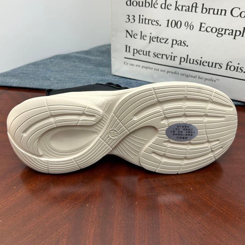 ハイカットスニーカー 厚底 スポーツ 履きやすい 厚底ソール 脚長効果 おしゃれ シンプル カジュアル きれいめコーデ クッション