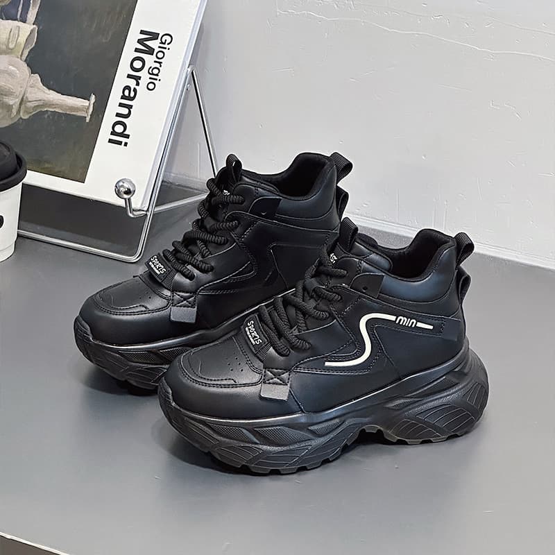 ハイカットスニーカー 厚底 身長アップ効果 安定感 履きやすい 脚長効果 スタイルアップ かわいい 伸長効果 シンプル ボリューム