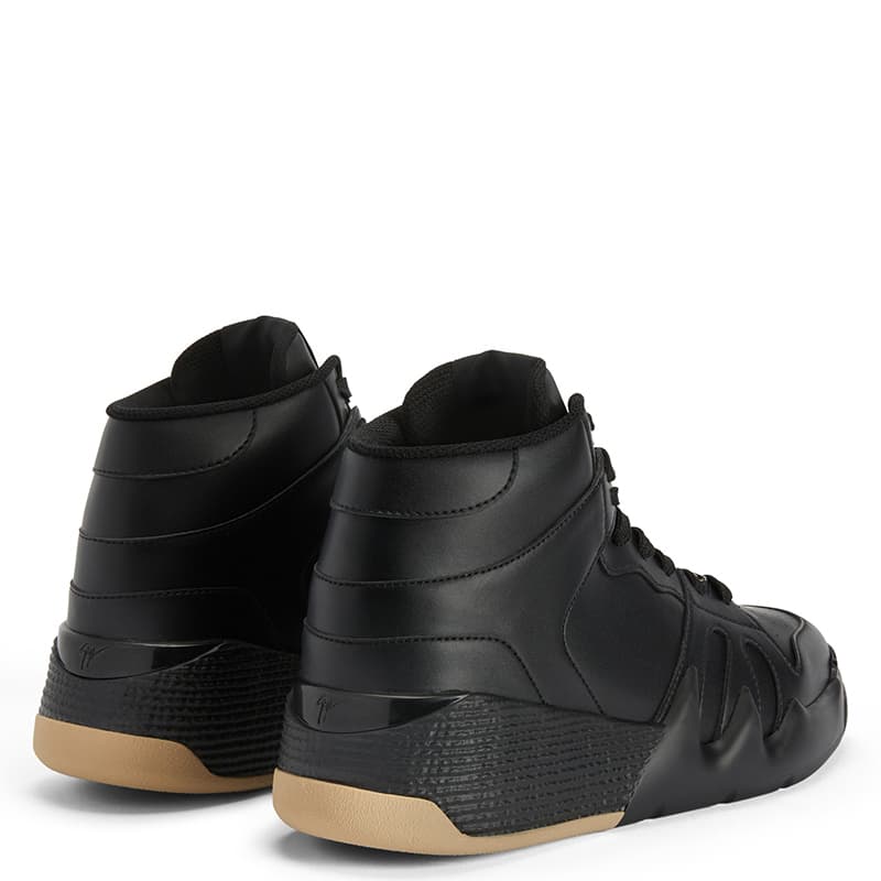 ハイカットスニーカー クッション性 グリップ力 通勤 会社 すべりにくい 快適歩行 レースアップ クール 高級感 痛くならない 耐滑