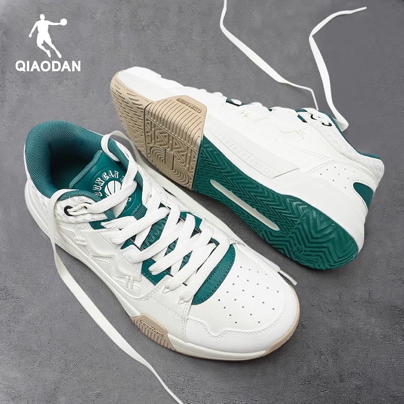 ハイカットスニーカー 人気 バスケットボール 部活 スポーツ グリップ力 安定感 クッション性 耐久性 疲れにくい かっこいい 通気性