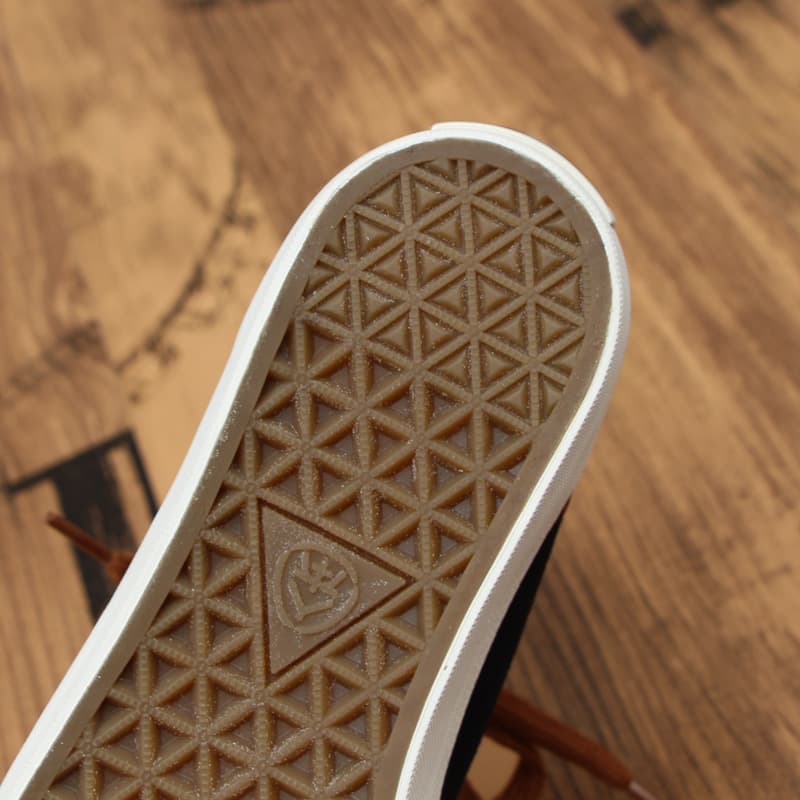 ハイカットスニーカー 定番 デザインステッチ カジュアル デイリーユース デイリーコーデ オールシーズン キャンパス