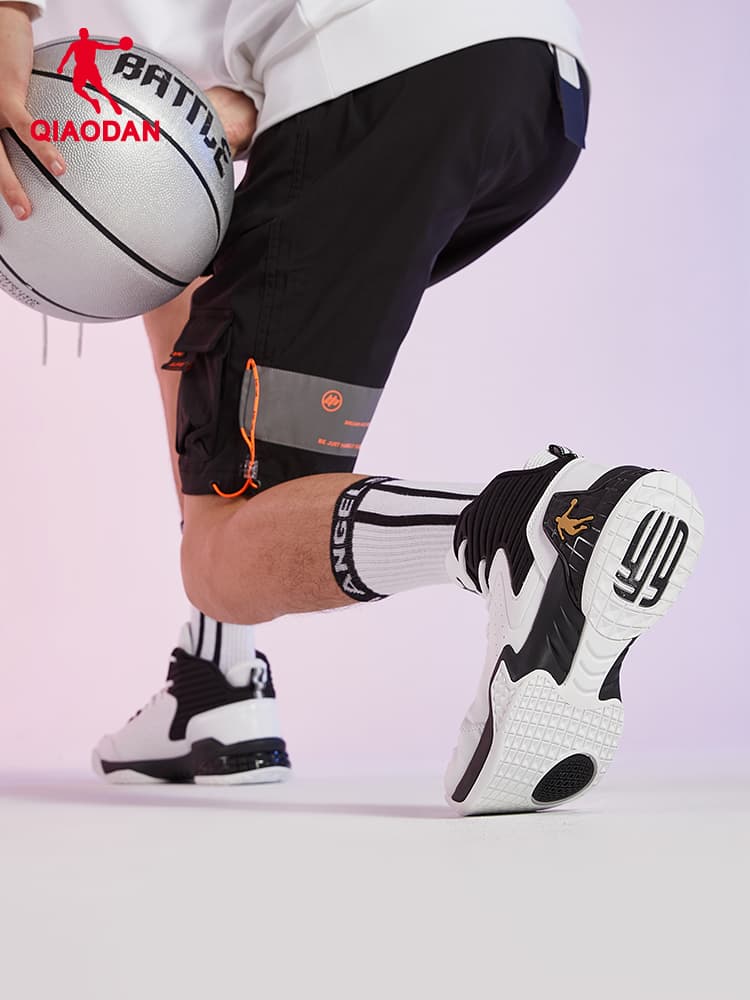 【躍動する足元】テック・ハイカットスニーカー ホワイト×ブラック | 厚底 バスケットシューズ 異素材コンビ