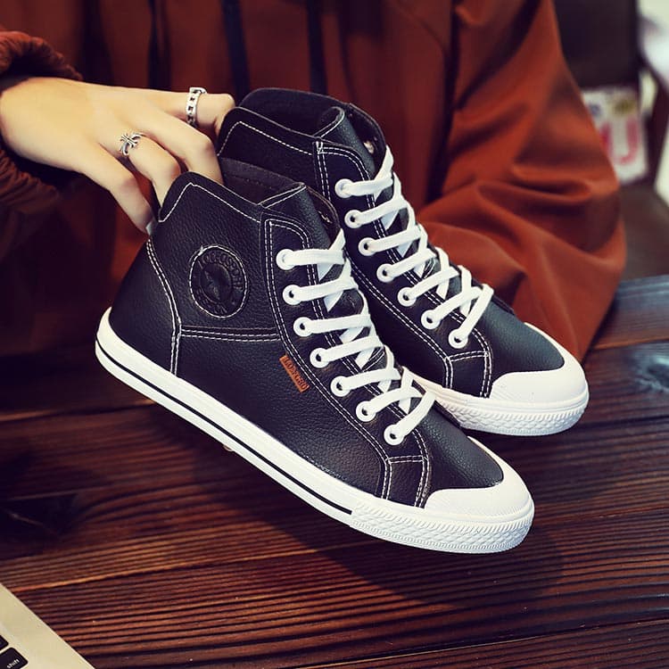 ハイカットスニーカー 定番 オールシーズン カジュアル シンプル 可愛い 通勤 会社 通学 学校 日常使い デイリーコーデ 安定感