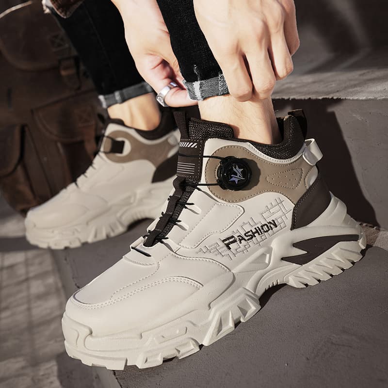 【ハイテク・アーバン】ダイヤル式フリーロック・ダッドスニーカー エクリュ×ダークブラウン | 多層パネル構造 ギザギザ・チャンキーソール ストリート・テックウェア