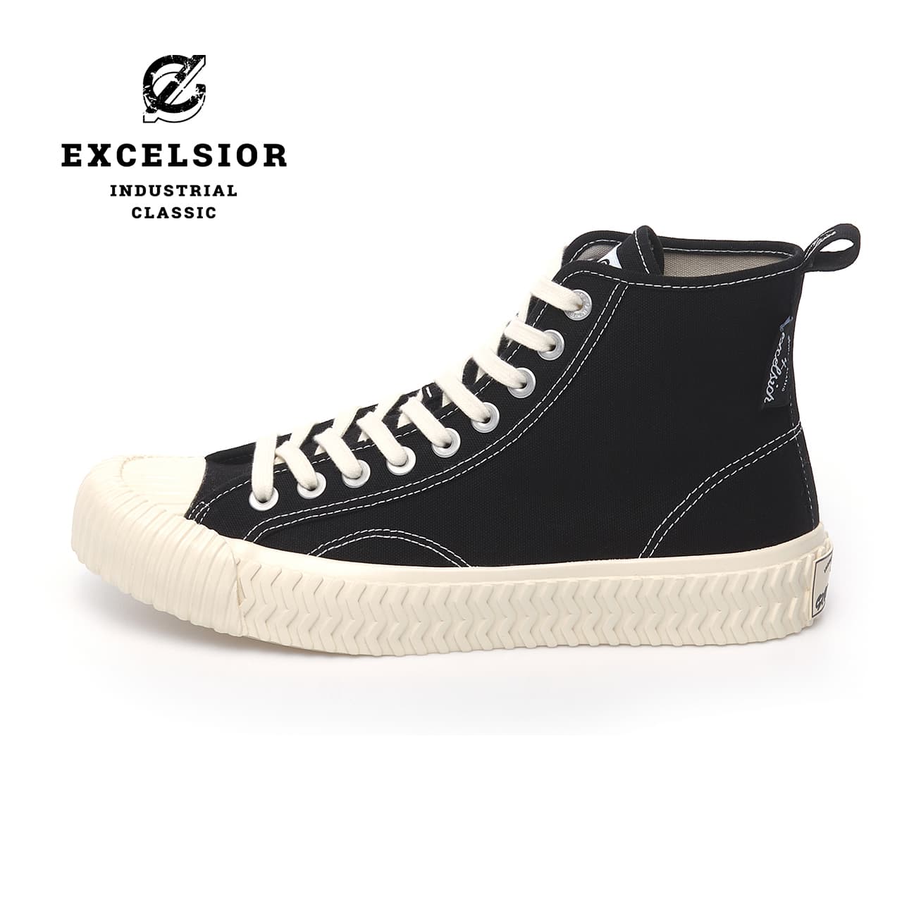 ハイカットスニーカー 季節感あふれる カジュアル キャンバス デイリーユース 歩きやすさ ボリュームソール シンプル 疲れにくい