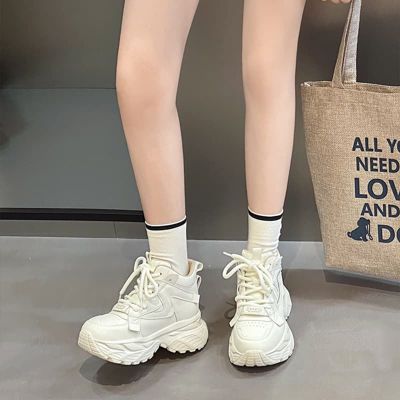 ハイカットスニーカー 厚底 身長アップ効果 安定感 履きやすい 脚長効果 スタイルアップ かわいい 伸長効果 シンプル ボリューム