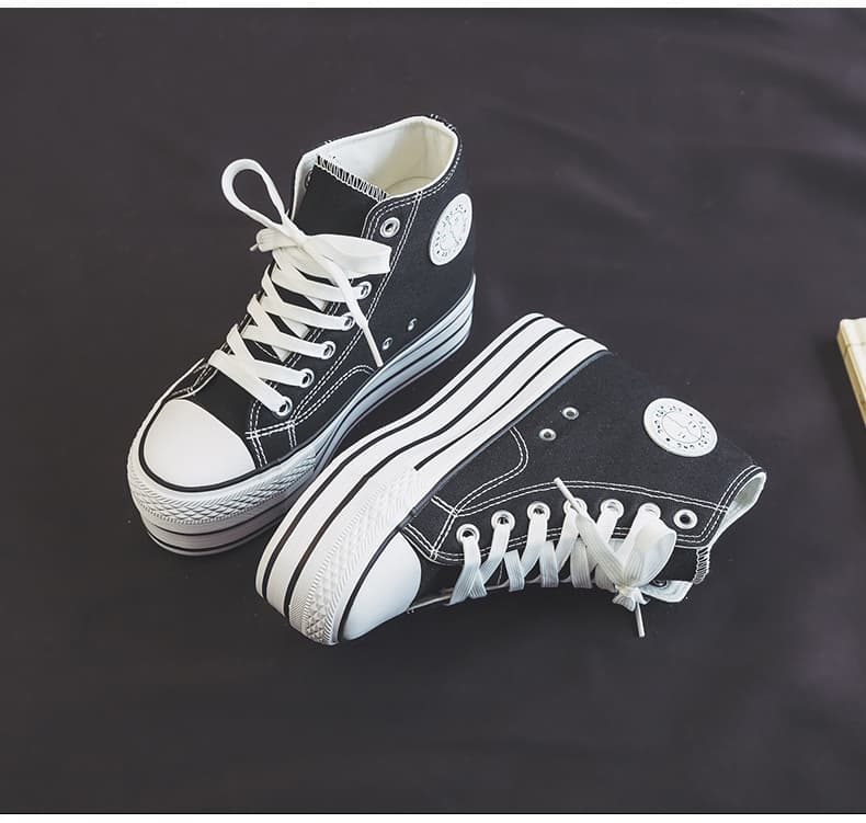 ハイカットスニーカー 脚長効果 厚底靴 ボリュームソール カジュアル シンプル 可愛い デイリーコーデ 伸長効果 歩きやすい クッション