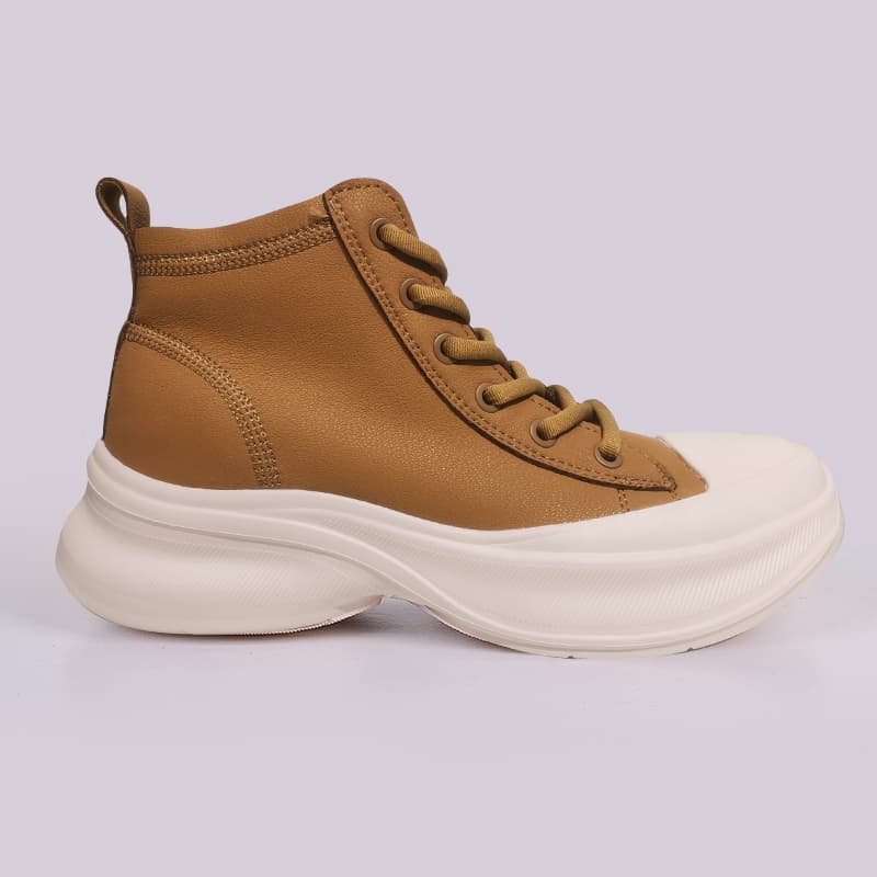 ハイカットスニーカー 厚底ソール 柔らか 履き心地 疲れにくい カジュアルコーデ きれいめ ラフなスタイル フィット感 お出かけ