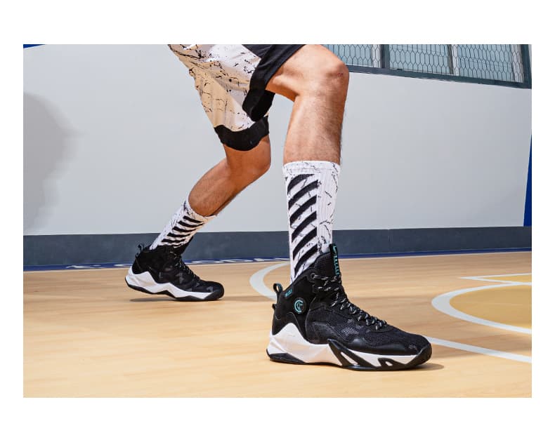 ハイカットスニーカー バスケットコート専用ハイカットシューズ