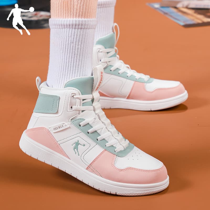 【パステル・ハーモニー】ミッドカットスニーカー ホワイト×ピンク×ミントグリーン | アスリートシルエット パンチングトゥ ガーリー・スポーツスタイル